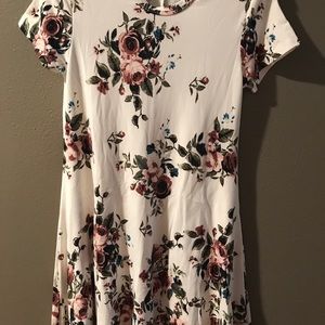 ✨Floral shift dress above the knee